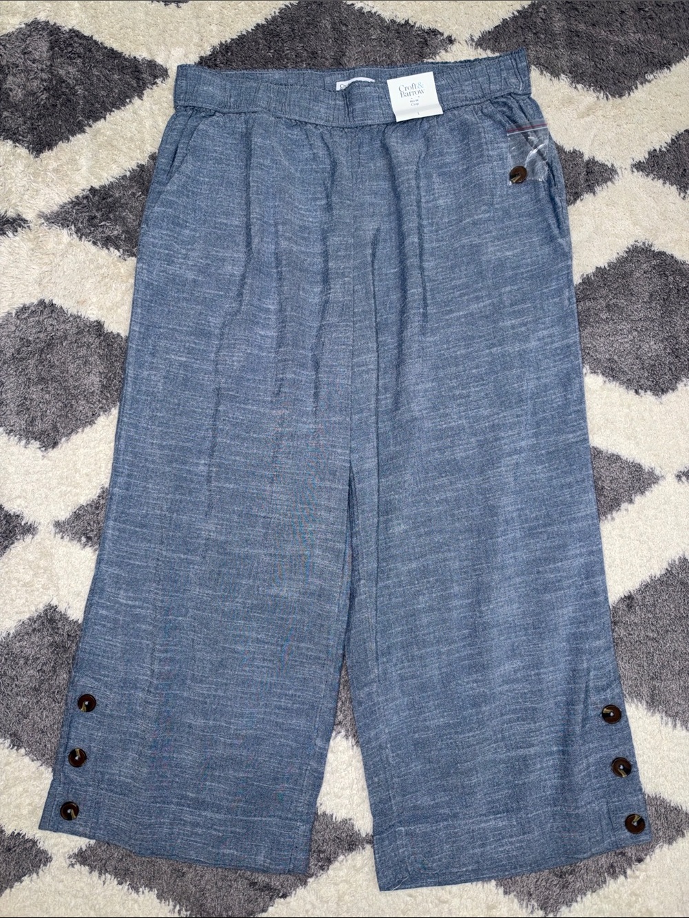 NWT Croft & Barrow Pull-On Crop size Large